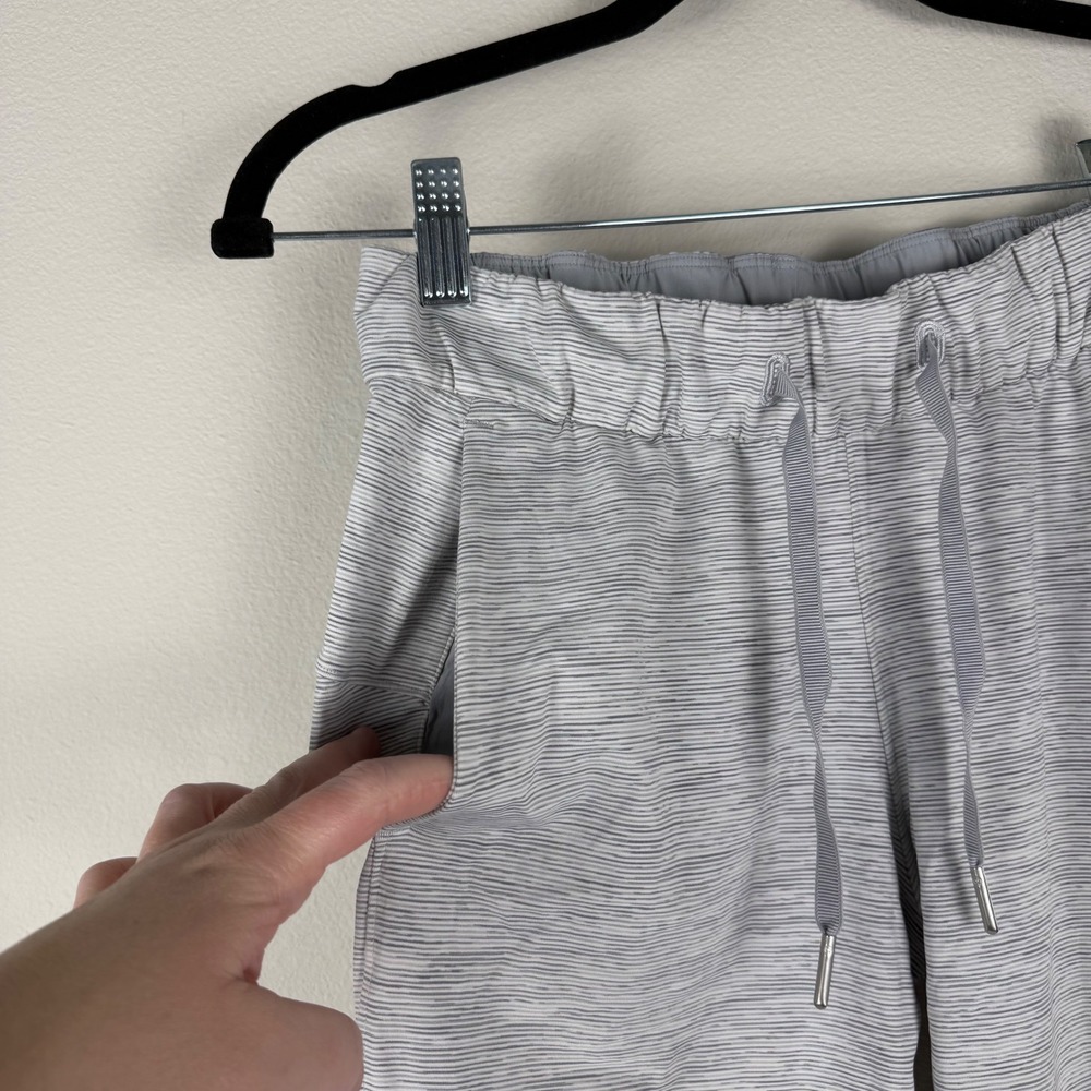 Lululemon On The Fly Pants Crop Womens Size 2‎ Heather Grey Luxtreme Athleisure - Picture 9 of 10